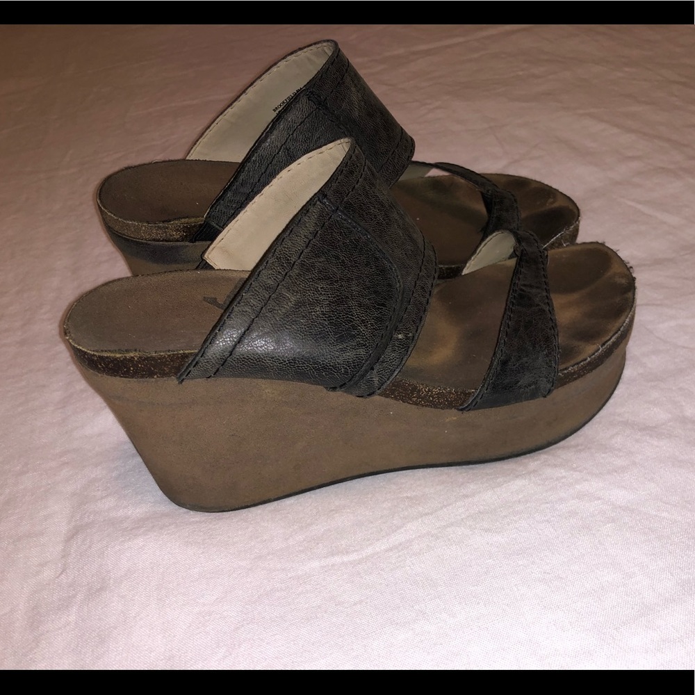 OTBT Brookfield black wedge sandal size 8
